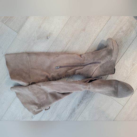 Bakers beige suede boots 6.5 us - Picture 4 of 4